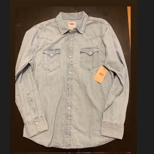 Medium Levi’s Denim shirt